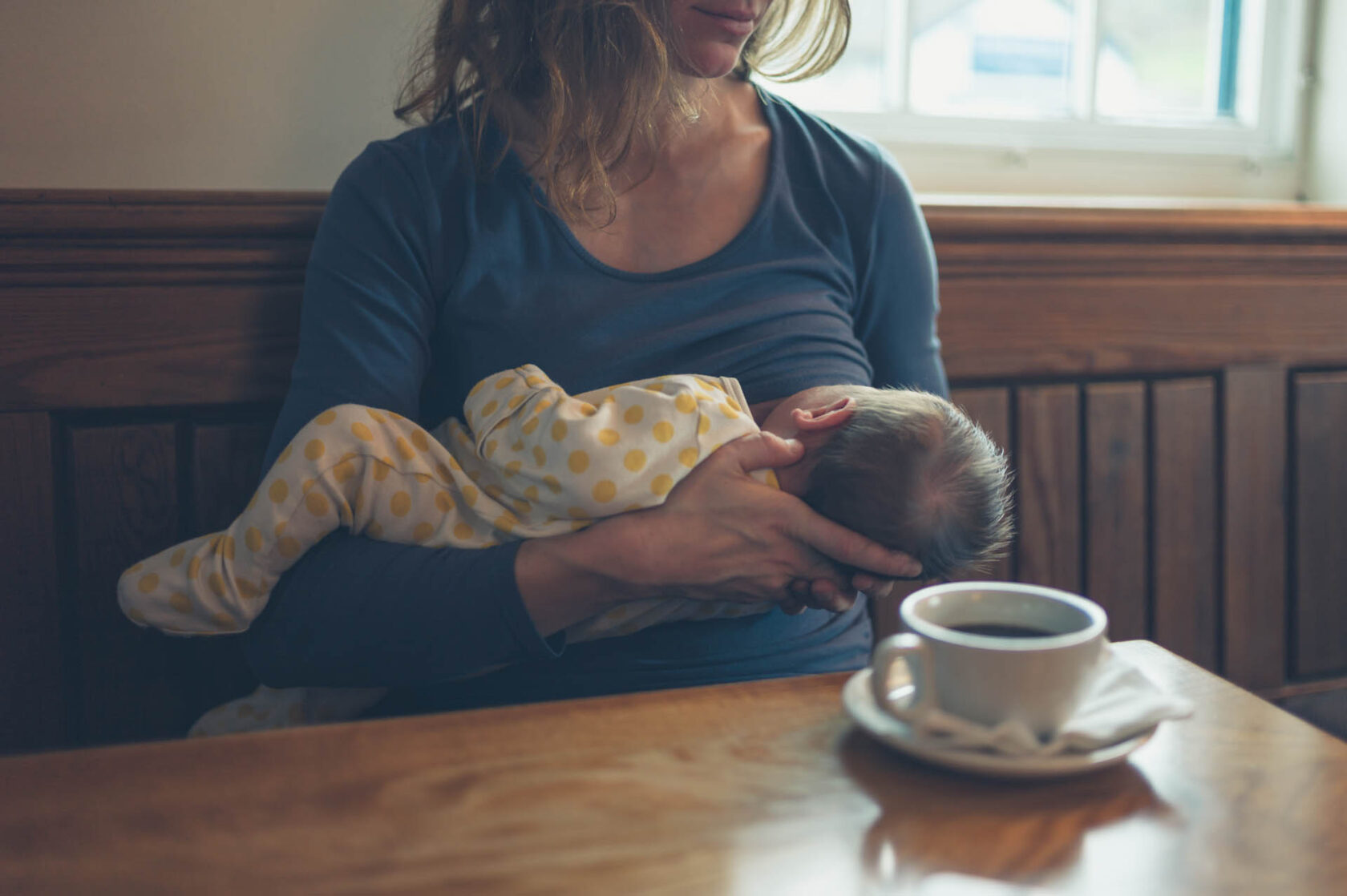 A,Young,Mother,Is,Breastfeeding,Her,Baby,In,A,Cafe